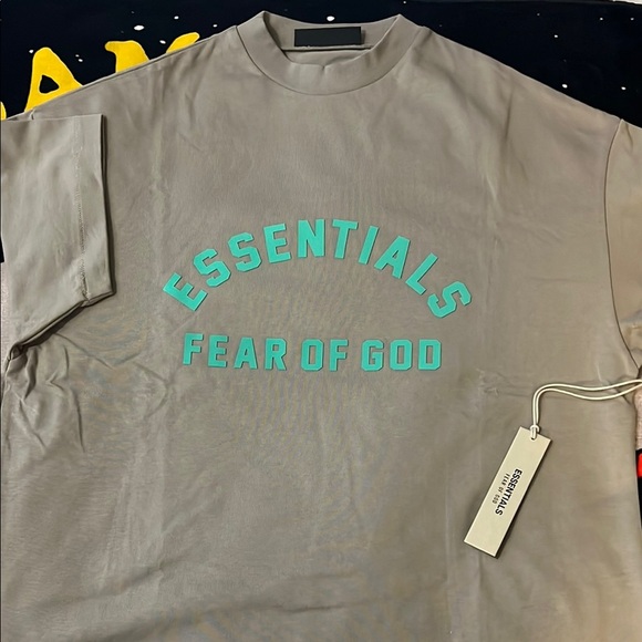 Fear of God ESSENTIALS Gray Crewneck T-Shirt ( 3 SIZES OVERSIZED) - Picture 4 of 8